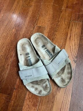 Birkenstock Oita in Taupe